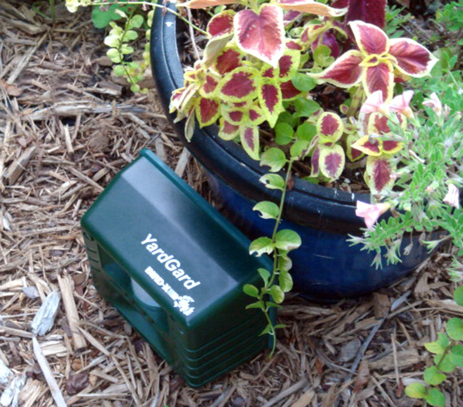 Bird-X Yard Gard Ultrasonic Electronic Animal Repeller 4000 Square Feet Deer Rabbits Skunks Squirrel Stray Cats