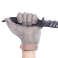 thumbnail image 4 of Gant de Sécurité en Acier Inoxydable Premium Résistant aux Coupures avec Sangle en Plastique Réglable - Doux, Confortable et Léger pour la Cuisine, la Transformation de la Viande, la Manipulation du Métal/verre, le Travail de Secours et la Sécurité, 4 of 6