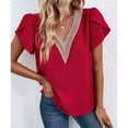 thumbnail image 3 of Camiseta informal holgada de verano para mujer, talla L, blusa con escote en V y mangas de pétalos de encaje rojo, 3 of 7