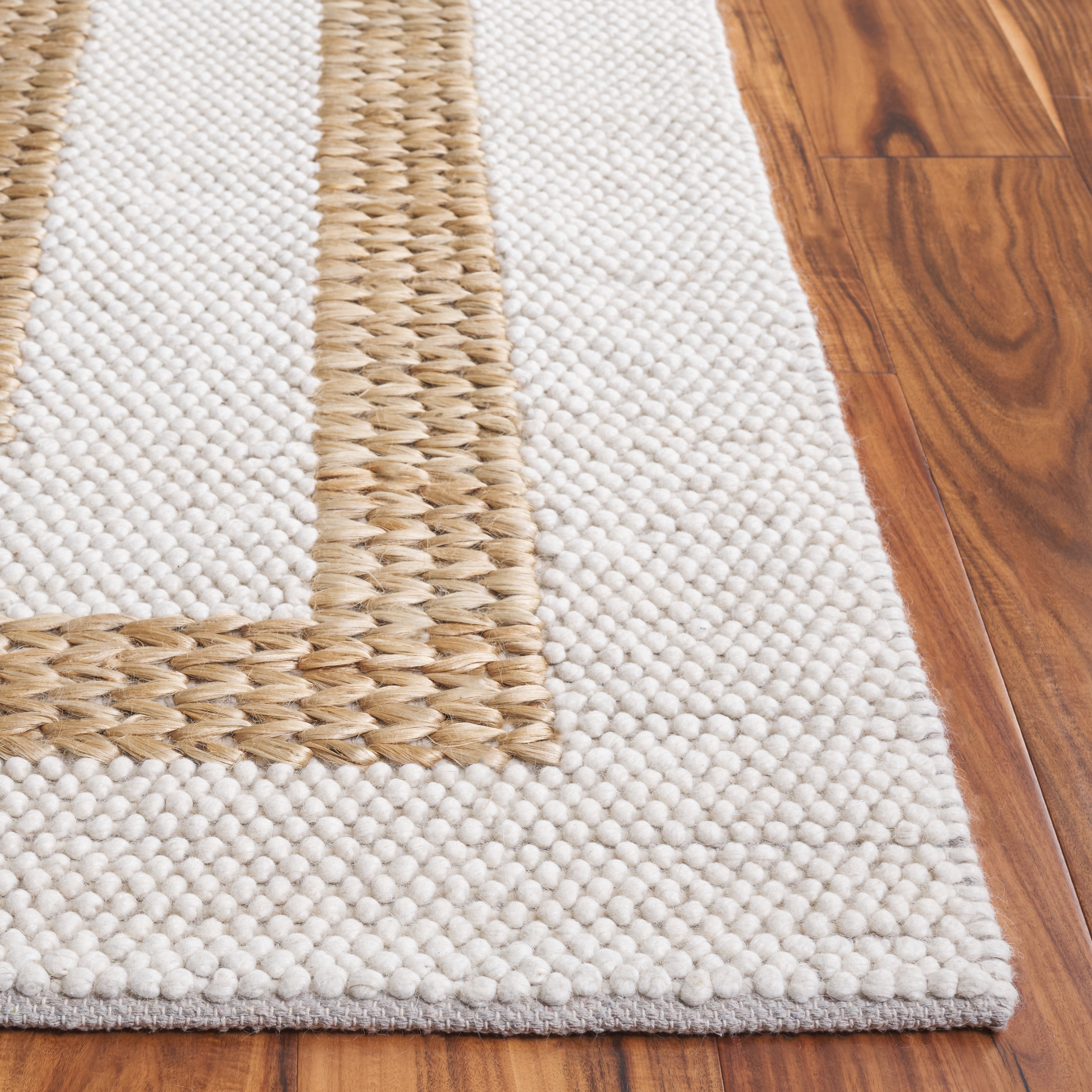 SAFAVIEH Natura Elouise Bordered Area Rug, Natural/Ivory, 5' x 8'