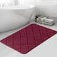 thumbnail image 3 of Alfombra absorbente premium para baño y ducha - Microfibra de secado rápido con reverso antideslizante, ideal para zonas húmedas, 40 x 60 cm, lavable, Aestivo | Rojo | AESTIVO, 3 of 7