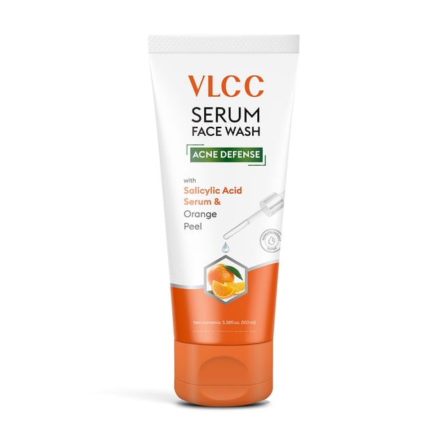 vlcc suero limpiador facial para el acné, cáscara de naranja, 100 ml Tubo frontal blanco y naranja de 100 ml con texto VLCC Serum Face Wash Acne Defense; muestra gráfico de pipeta, icono de cáscara de naranja y tapa abatible, indica ácido salicílico, extracto de árbol de té y alantoína para limpieza diaria contra el acné; a menudo usado como pre-limpieza antes de tratamientos tópicos.