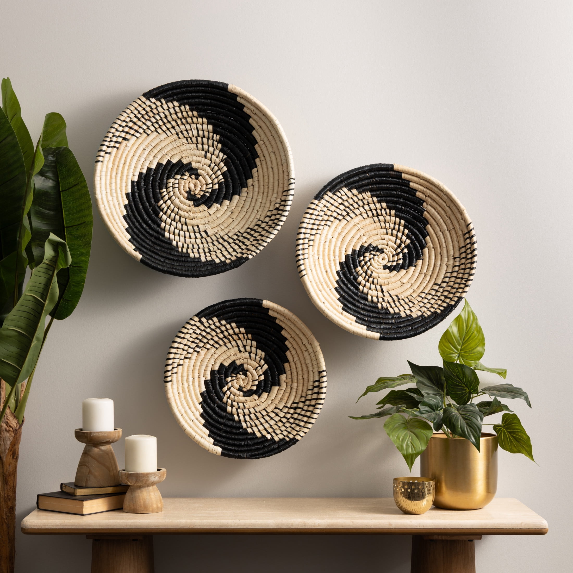 DecMode Black Seagrass Handmade Spiral Basket Plate Wall Decor (3 Count)