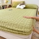 thumbnail image 5 of Protector de colchón térmico de invierno | Sábana bajera ajustable de terciopelo color leche con estampado jacquard | Bordes elásticos de cobertura total para colchones de 5 a 25 cm | Funda de cama, 5 of 6