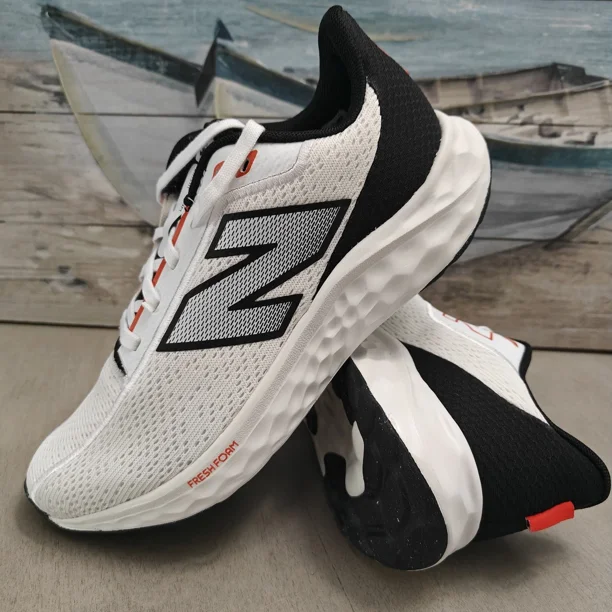 New Balance Fresh Foam Arishi v4 Running Shoes Mens Size 8 MARISYR4 White Black