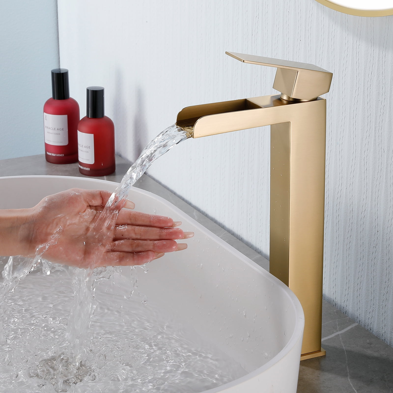 Cobbe Bathroom Faucet Single-Handle with Pop-Up Drain Single-Hole Installation Bathroom Vessel Sink Faucet Brushed Gold