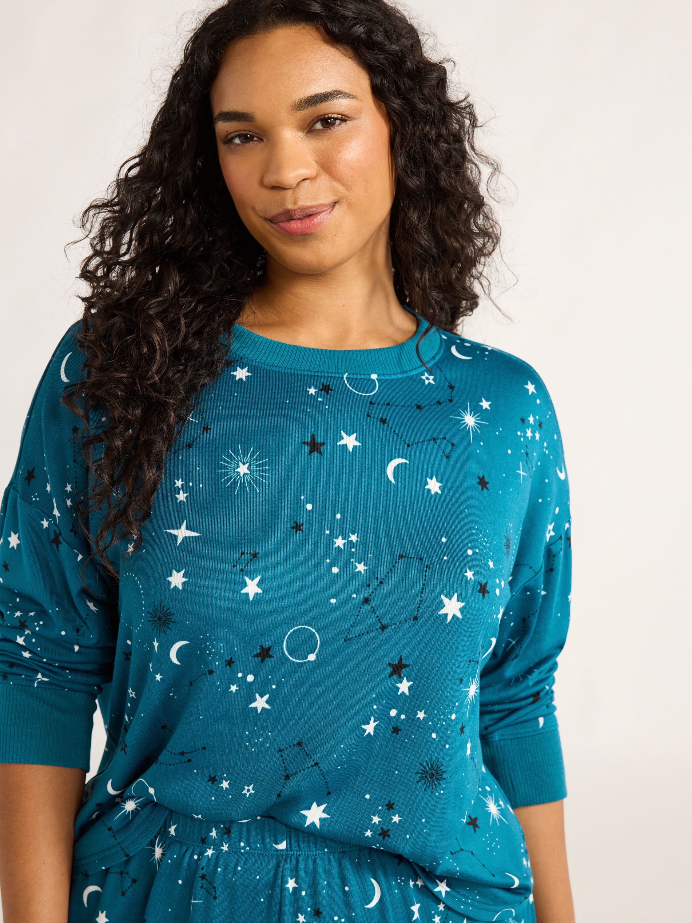Joyspun Women's Pajama Top, Joggers and Socks Pajama Gift Set, 3-Piece, Sizes S-3X