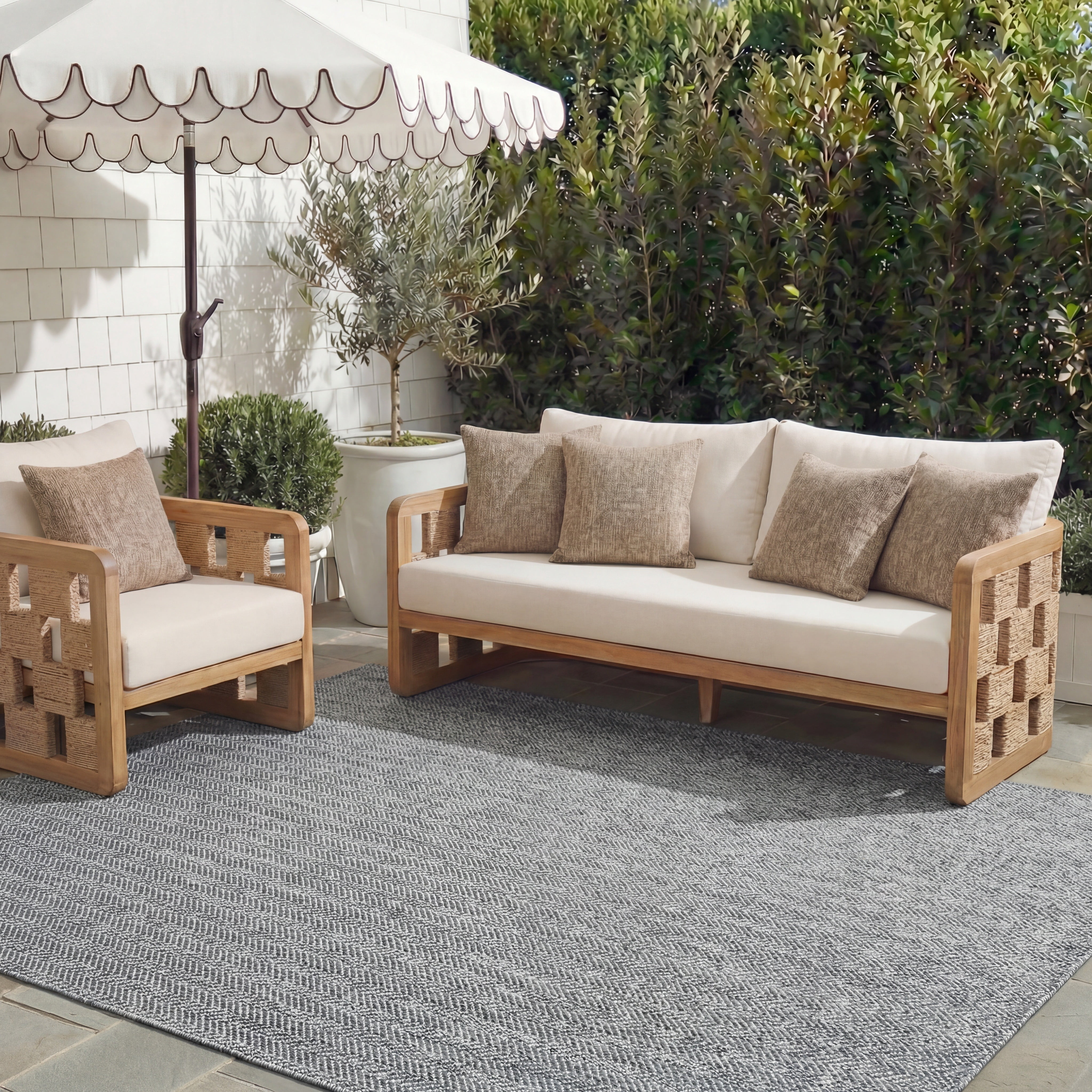 SAFAVIEH Courtyard Morven Chevron Stripes Indoor/Outdoor Area Rug, 6'7" x 9'6", Black/Beige