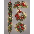 thumbnail image 2 of Corona de Navidad artificial, verde, luz cálida, decoración de piña, racimos de bayas, ramas heladas, serie de Navidad, ratán de 1,5 m de largo, 2 of 5