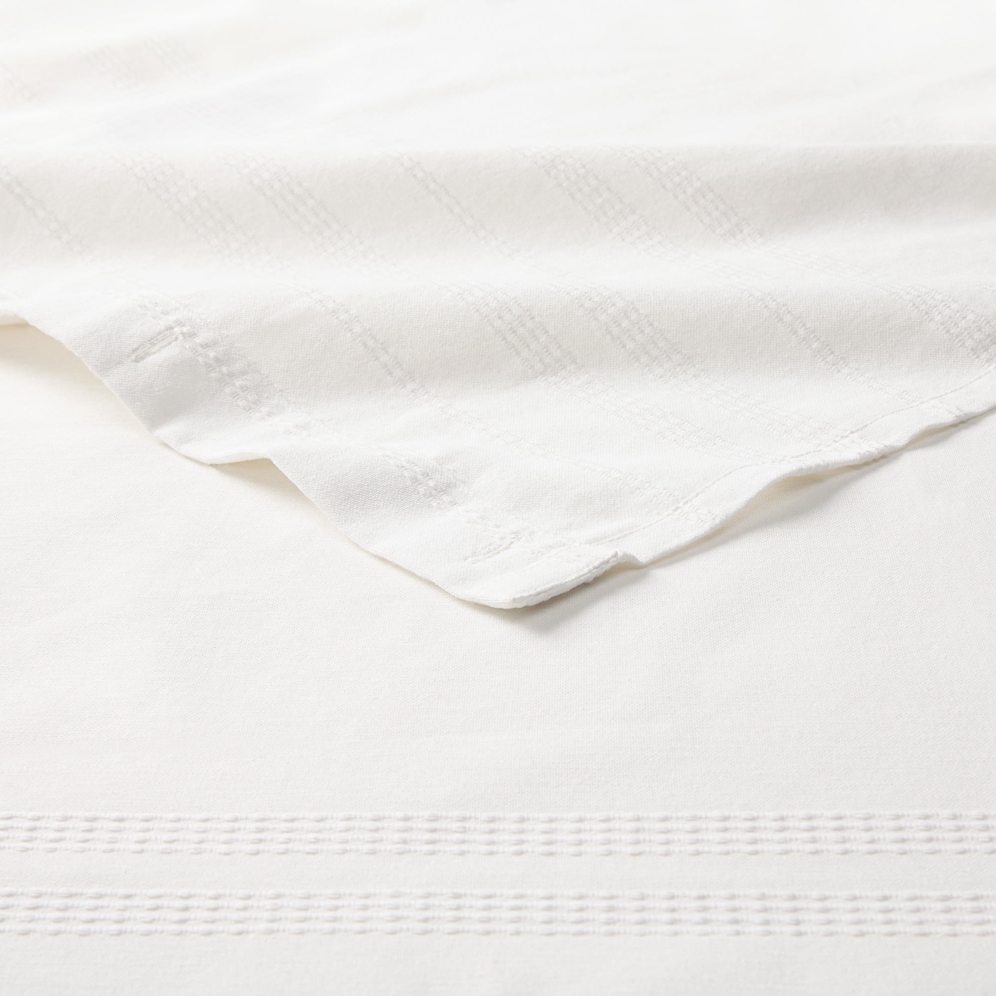 TOWN & COUNTRY EVERYDAY Sophia Textured Solid Cotton-Rich Breathable Fabric Shower Curtain with Reinforced Buttonhole Top Hem, White, 70"x72"