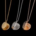 thumbnail image 2 of Collier Médaillon Photo en Acier Inoxydable 3 Couleurs Colliers Pendentifs Ouverts, 2 of 6