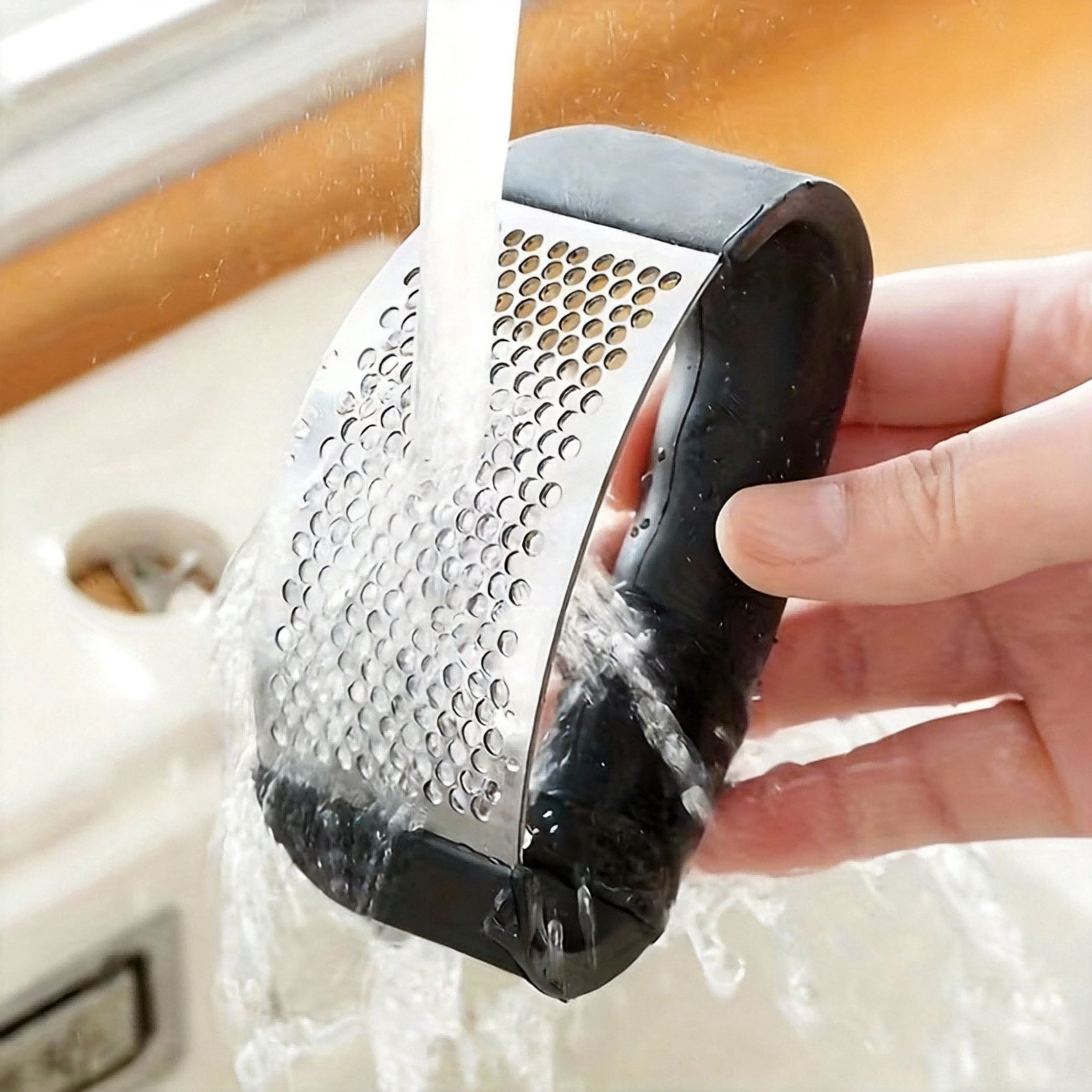 Quick Circular Garlic Presser, Garlic Masher. Durable, Easy To Clean, Quick and Convenient. Suitable for The Kitchen.