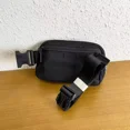 thumbnail image 5 of Riñonera deportiva con logotipo de Metal para Yoga, bolsa portátil para correr al aire libre, paquete Unisex, bandolera de Fitness, cartera de moda, bolsa de pecho con cremallera, regalo, 5 of 5