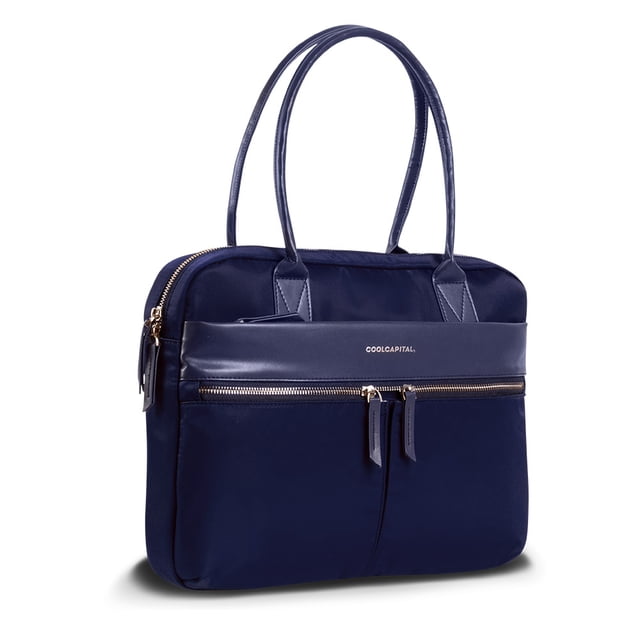 bolso cool capital bondi azul cool capital bolso bondi mochila para laptop 14” rectangular, vista frontal con asas dobles; material textil azul y banda sintética superior con logo plateado, cierre principal superior, bolsillo frontal con doble cierre y tiradores visibles, bolsitas laterales con cierre y asa para viaje; interior con panel organizador y compartimentos acolchados para llaves y celular, apto para laptop 14” y cargador. A menudo usado también como bolso de trabajo compacto para documentos y tabletas.