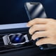 thumbnail image 1 of Soporte para teléfono para coche mini - Soporte magnético inalámbrico inalámbrico de aleación de aluminio con cierre automático y rotación de 360° y funcionamiento sin contacto, 1 of 8