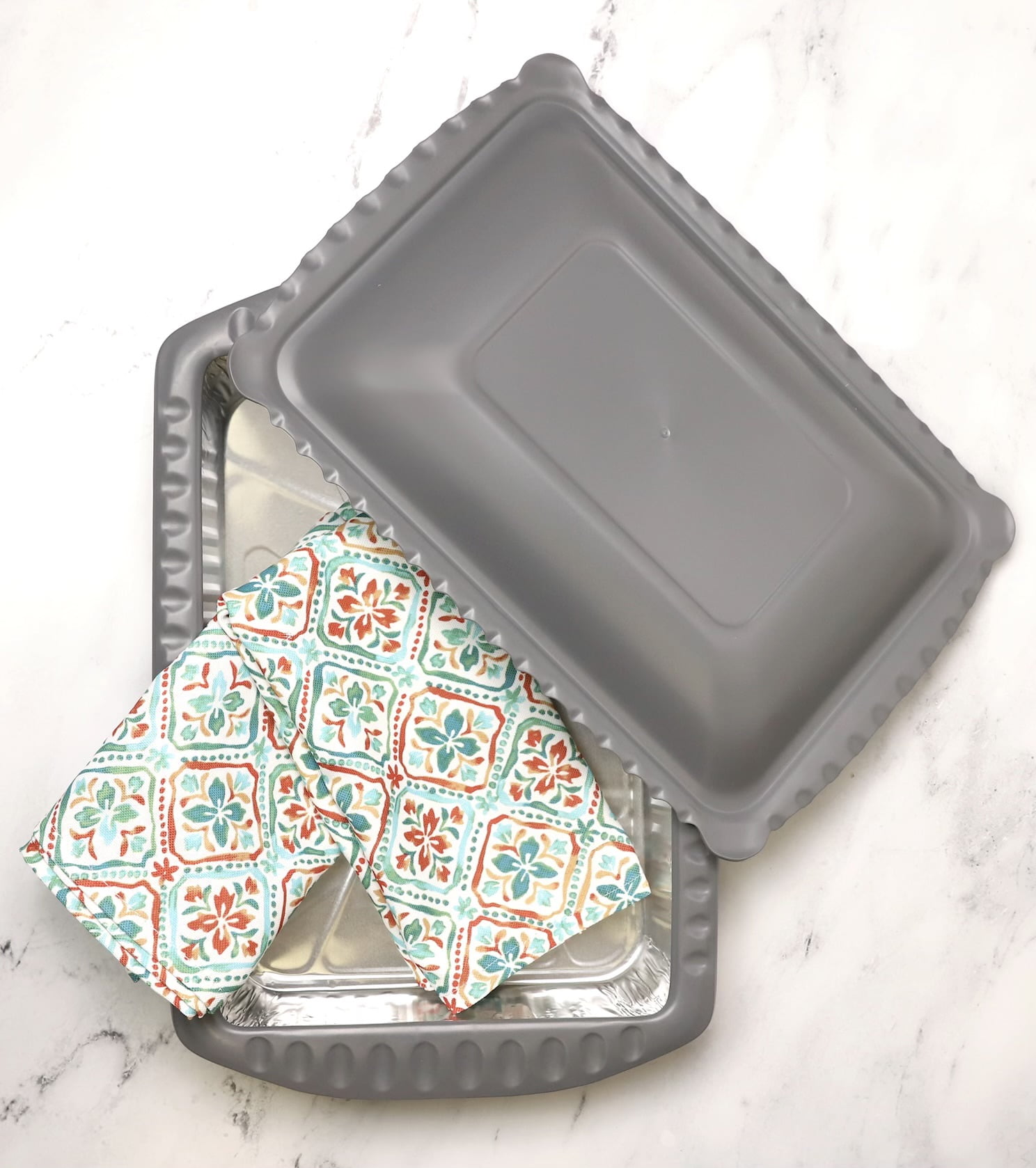  Foil Decor Serving and Casserole Carrier for 9x13 Foil Pans,  Heat Resistant w/Handles, Lid Locks in Place for Safe and Easy Carrying,  Lid Doubles as a Serving Dish, 2 Aluminum Pans