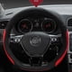 thumbnail image 2 of Funda para volante de coche en forma de D, color negro y rojo. Protector para volante de coche en forma de D. Diámetro 38 cm (15 pulgadas). Piel sintética [Parte inferior plana]., 2 of 5