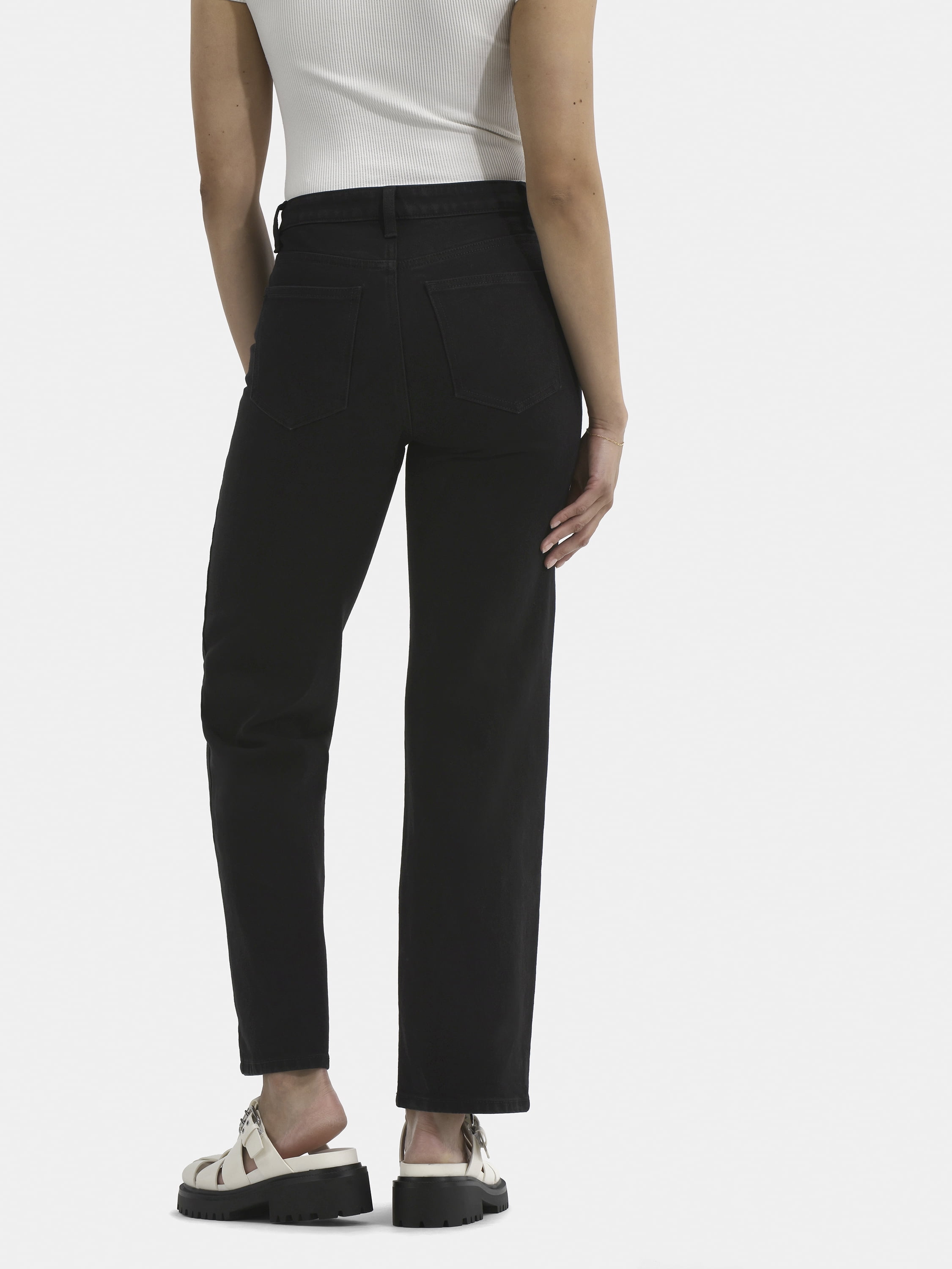 No Boundaries Women's Plus High-Rise Straight Leg Jeans, 30” and 32" Inseam, Sizes 00-24W