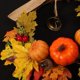 thumbnail image 3 of Corona de otoño artificial con cosecha de hoja de arce, hoja de calabaza, bayas, guirnalda de puerta, decoración para colgar en la pared para Halloween, 3 of 5