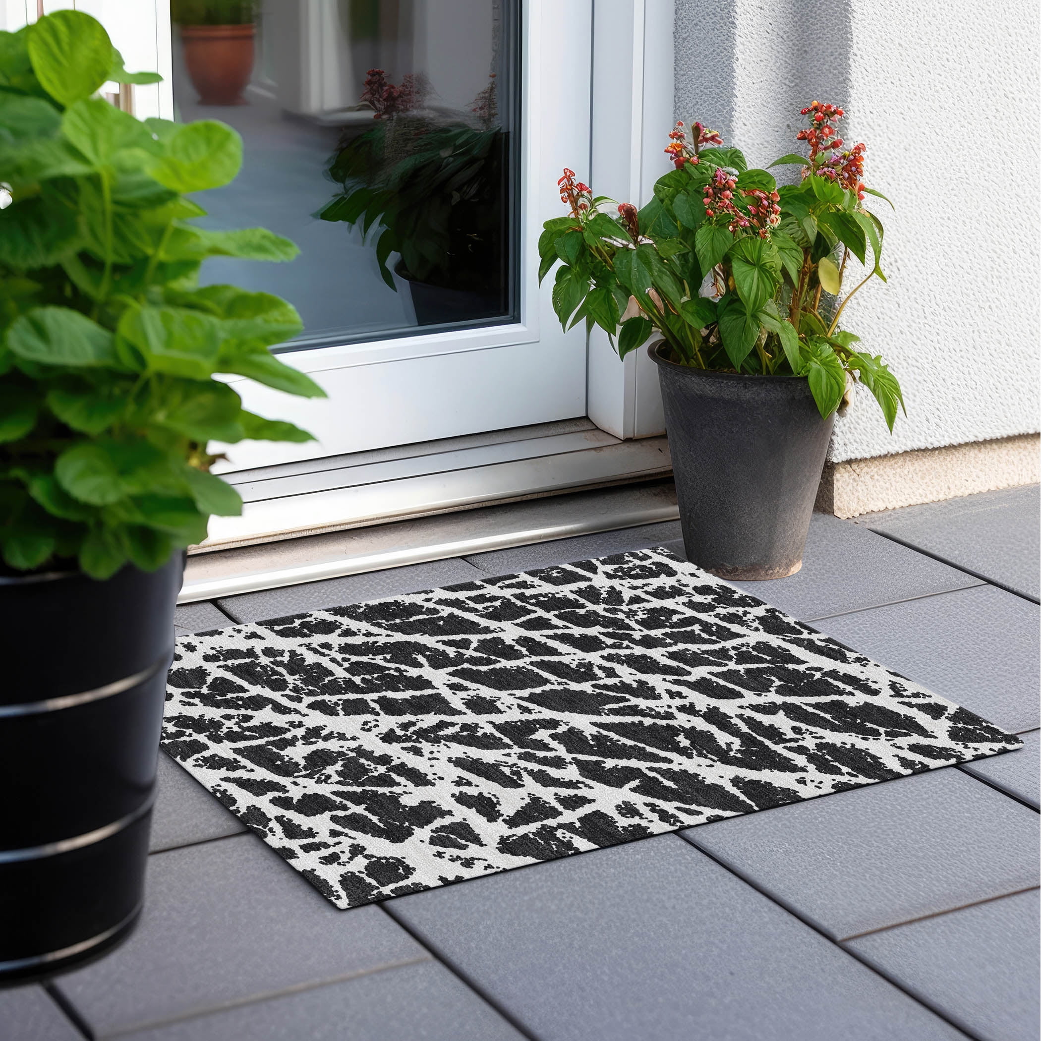 Addison Rugs Chantille Indoor/Outdoor Transitional Organic Black Washable Rectangle Rug, 1'8" x 2'6"