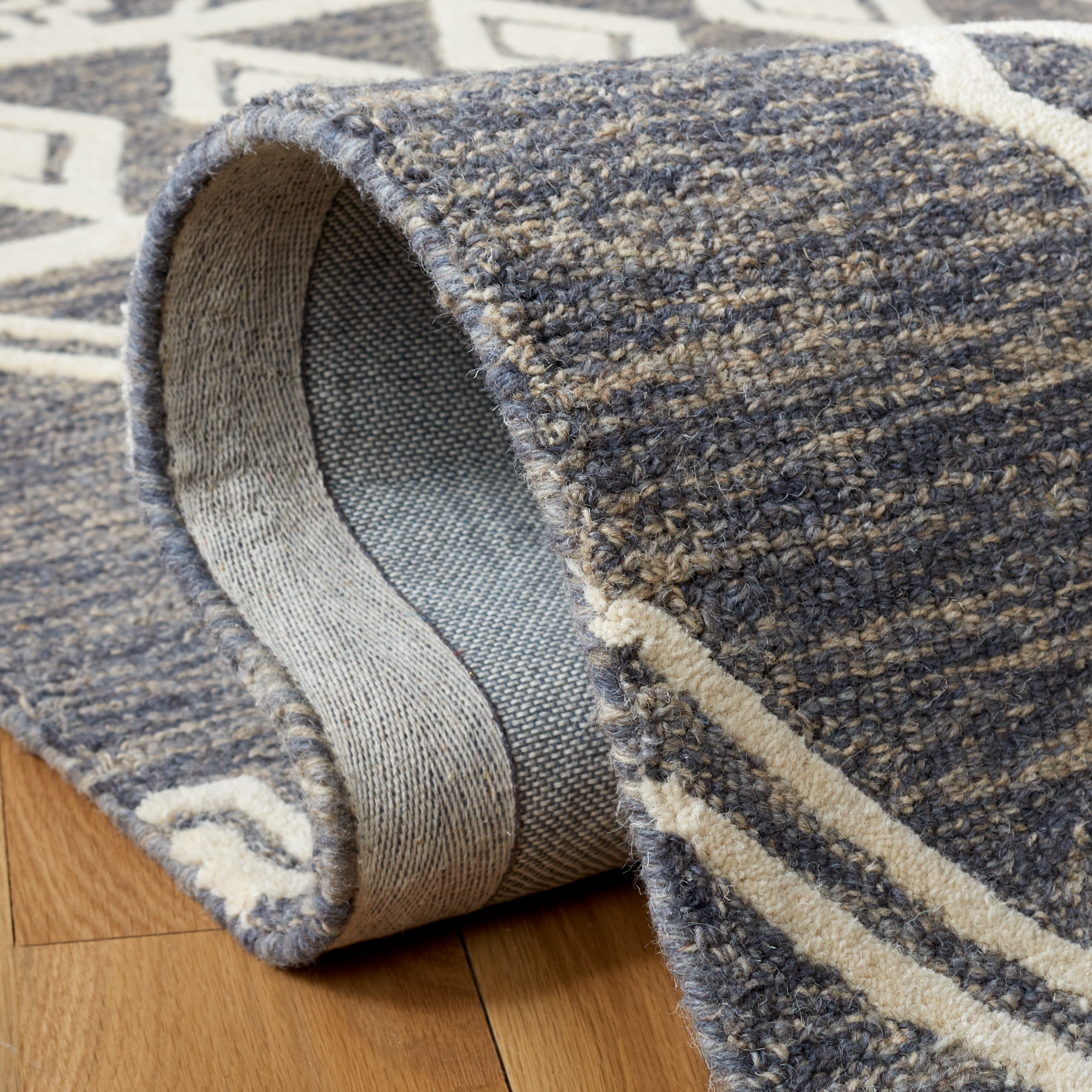 SAFAVIEH Abstract Torrey Geometric Wool Area Rug, Gray/Ivory, 6' x 6' Square
