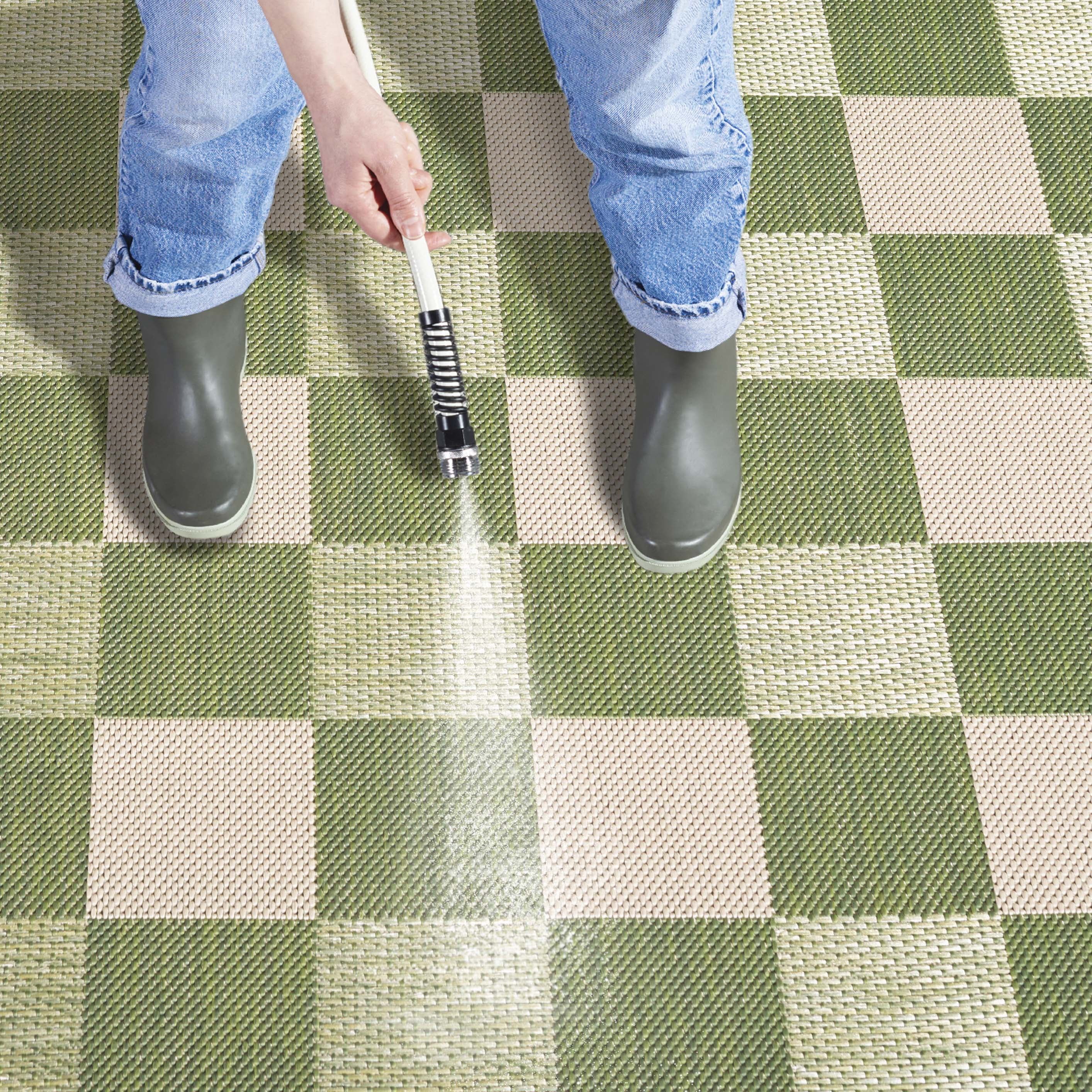 SAFAVIEH Courtyard Talbot Checkered Indoor/Outdoor Runner Rug, Green/Sage, 2'3" x 6'7"