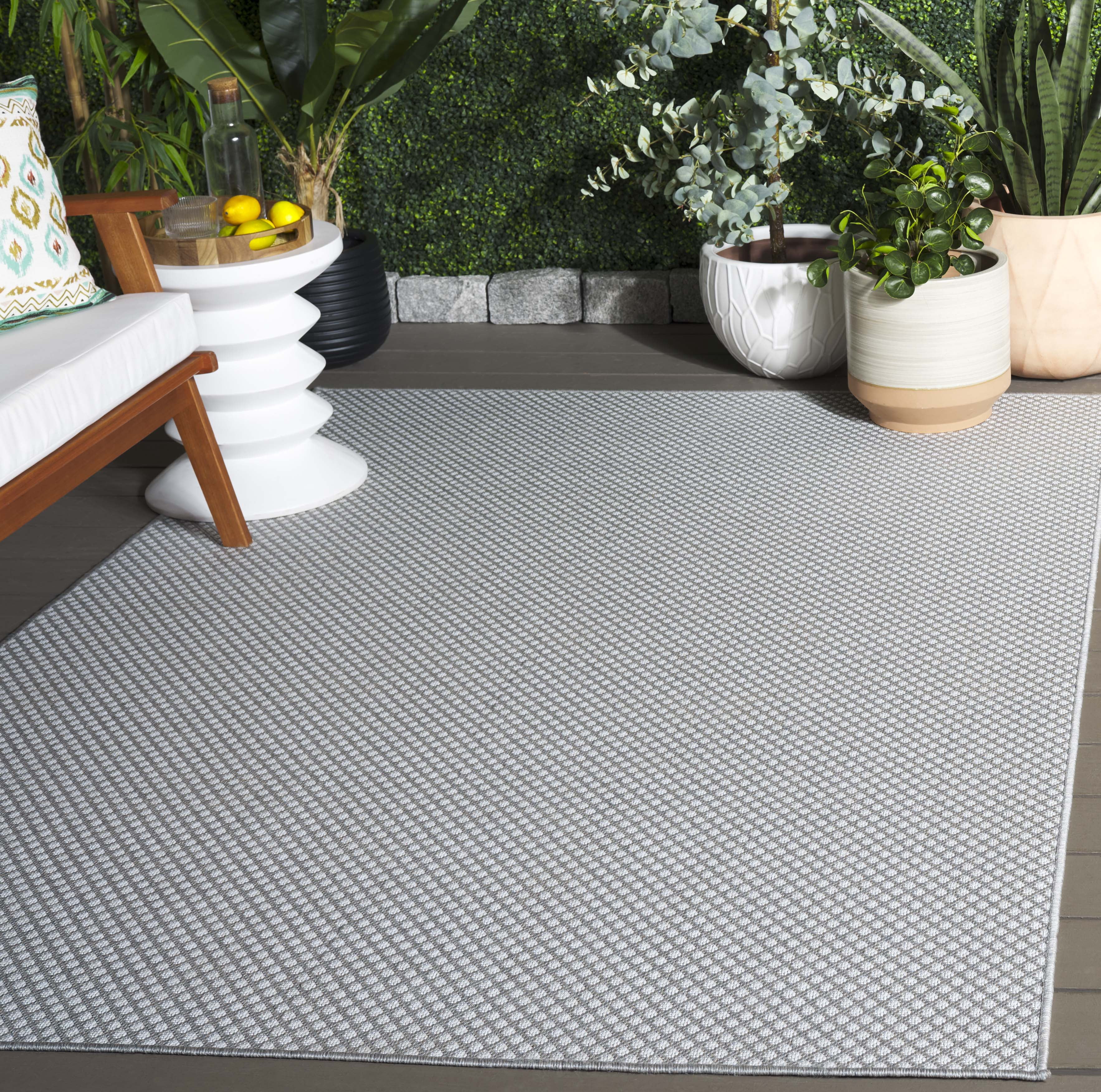 SAFAVIEH Terrace Gina Geometric Indoor/Outdoor Area Rug, Grey/Ivory, 4' x 6'