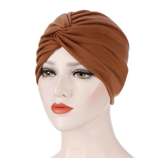 Gorro de quimioterapia con capucha de tela elástica con forma de cruz en la frente y base de color caramelo