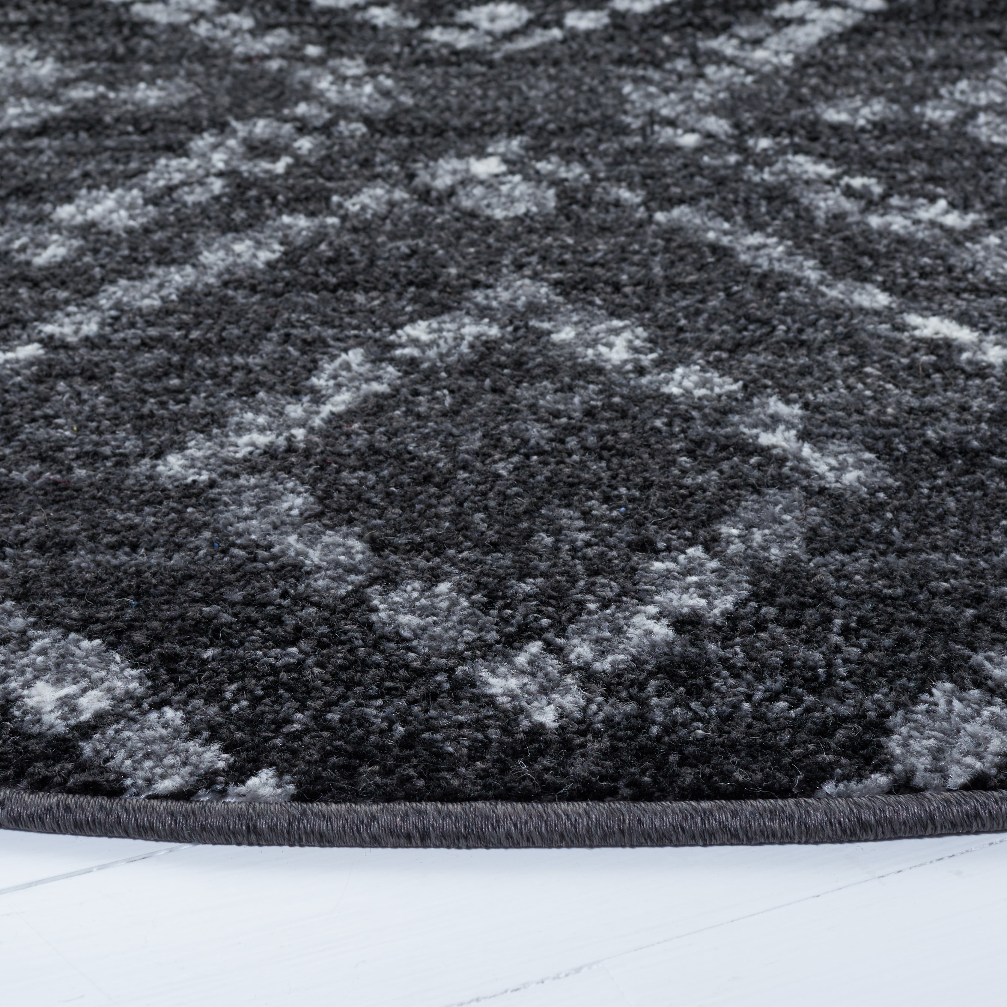Safavieh Adirondack Lecia Geometric Area Rug, Black/Ivory, 6' x 6' Round