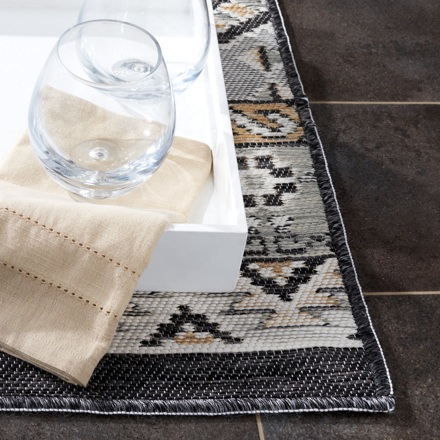 SAFAVIEH Sunrise Katie Floral Reversible Indoor/Outdoor Area Rug, Grey/Beige Black, 5'3" x 7'7"