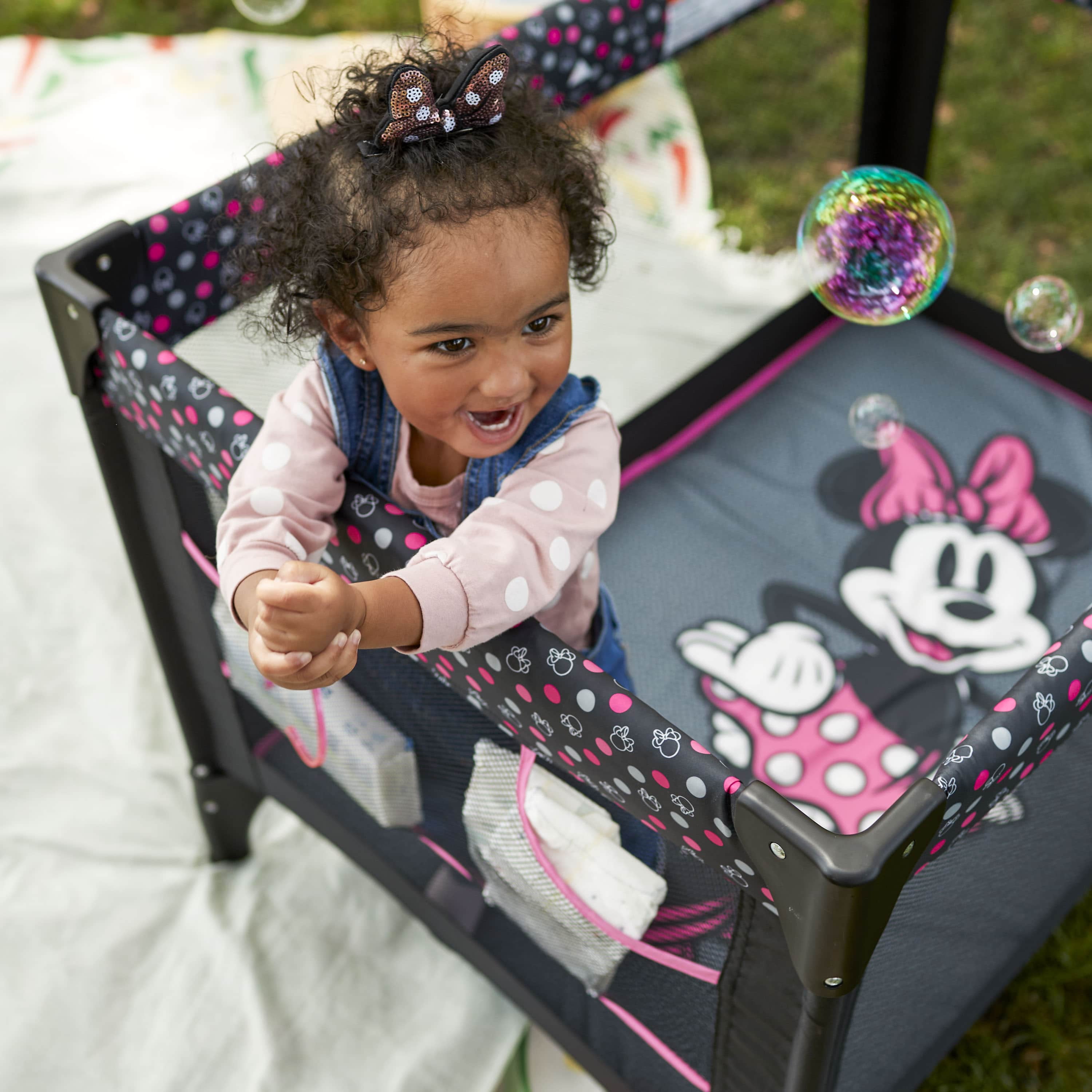 Disney Baby 3D Ultra Play Yard with Bassinet, Toy Bar & Carry Bag – Modern Mickey – Portable Baby Playpen & Travel Crib