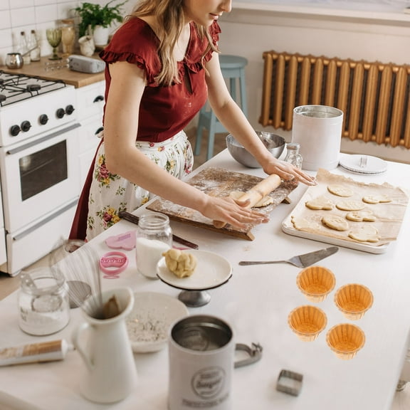 MERRYHAPY 100pcs Golden Cake Paper Cups Fluted Edge Oil Proof Baking Cups for Wedding Party Dessert