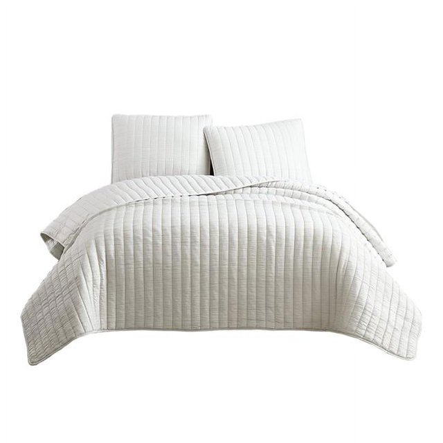 Benjara BM225247 Ensemble de Couvre-Lit avec Coutures Verticales, Blanc - Taille King - 3 Pcs
