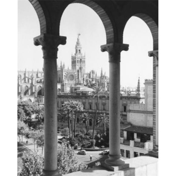 Posterazzi SAL25547623 Cathédrale & la Giralda Seville Espagne Affiche Imprimée - 18 x 24 Po.