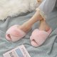 thumbnail image 3 of Pantuflas peludas para mujer con banda cruzada de espuma viscoelástica y punta abierta, 3 of 5