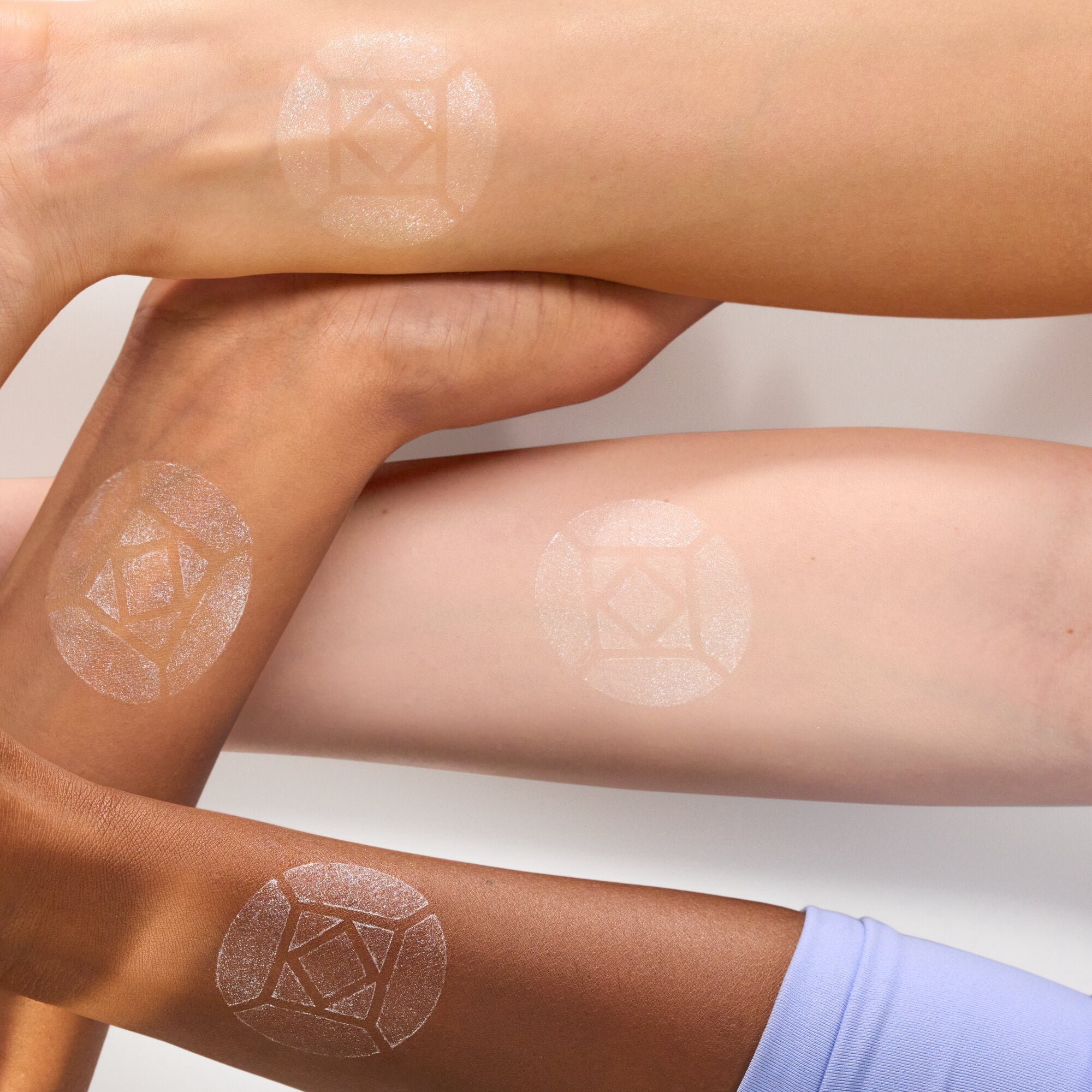 essence Baby Got Diamond Highlighter Stick