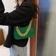 thumbnail image 3 of Bolso de mano con textura decorativa y cadena nueva, de piel sintética, de temperamento sencillo, para ir al trabajo, para llevar al hombro o debajo del brazo, color verde, 3 of 5