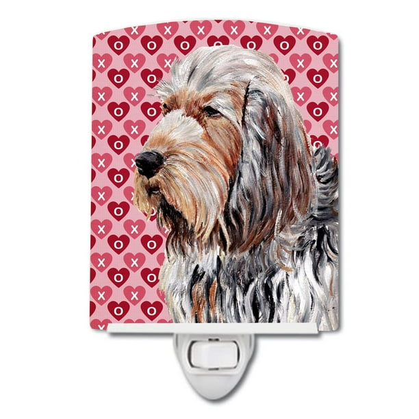 Caroline'S Treasures Sc9708Cnl Otterhound Hearts And Love Luz Nocturna De Cerámica Compacta Con Certificación Ul, Ideal Para Dormitorio, Baño, Guardería, Pasillo, Cocina, 6 X 4 X 3, Multicolor