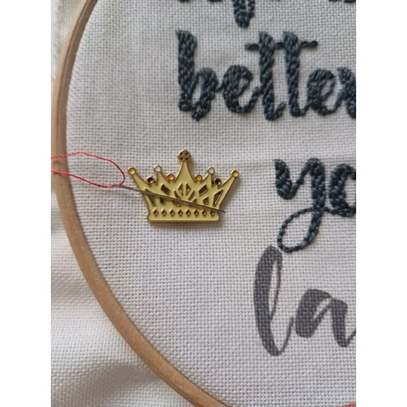 Crown Magnetic Needle Minder F07M10-2 Crown