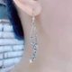 thumbnail image 2 of Pendientes de cola de pez con cruz de circón de alta calidad, ligeros, de lujo, elegantes, con cara modificada para celebridades de Internet, joyería ligera para las orejas, 2 of 6