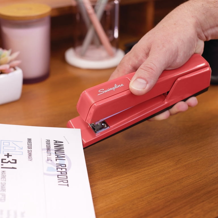 Swingline 747 Classic Desktop Stapler 30 Sheets Raspberry - Full