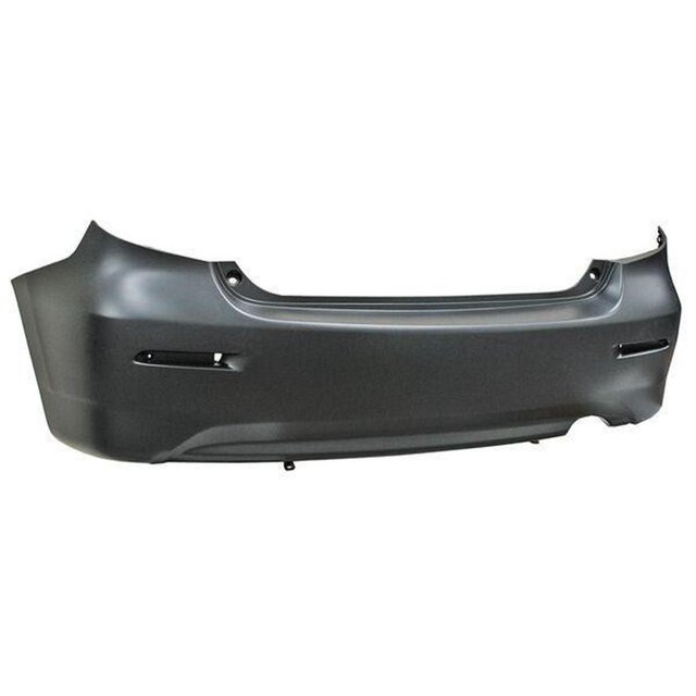 defensa trasera toyota matrix 2009 2010 2011 2012 2013 Parachoques trasero negro genérico para Toyota Matrix 2009-2013, vista frontal centrada de la pieza completa con silueta curva, orificios para sensores y montaje de spoiler, acabado liso mate sobre fondo claro; también se usa como repuesto en restauraciones de carrocería.