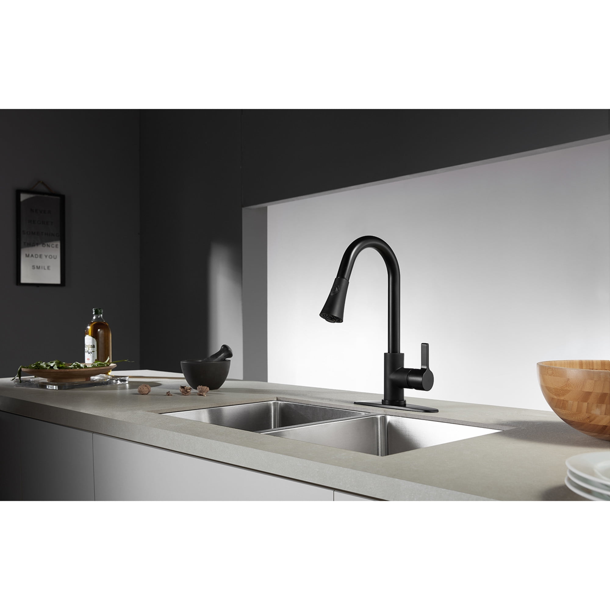 Kingston Brass LS8720CTL Continental Single-Handle Pull-Down Kitchen Faucet in Matte Black