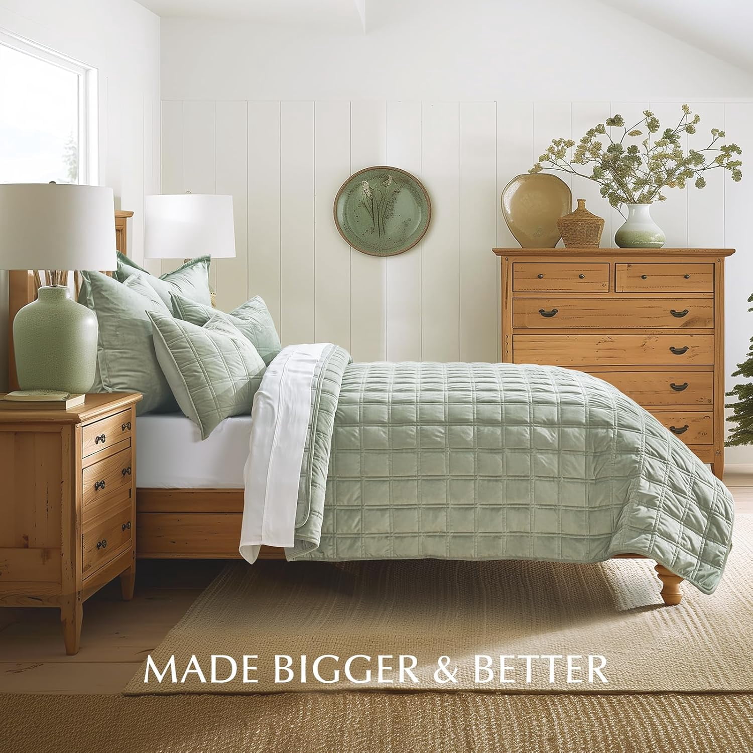 EVERGRACE 3 Pieces Luxurious Velvet Quilt King Size, Ultra Soft Bedspread Coverlet Set, Double Box Stitch Lightweight Velvet Comforter for All Season with 2 Shams, Sage Green, 108''x96''