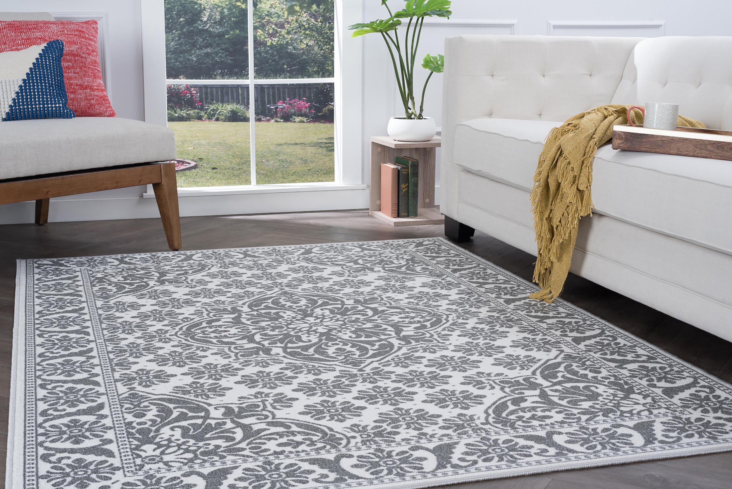 Traditional 4x6 Area Rug (3'11'' x 5'3'') Oriental Ivory, Gray Indoor Rectangle Easy to Clean