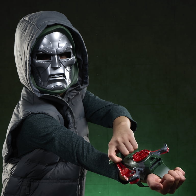 Marvel Avengers: Doomsday Doctor Doom Costume Action Set photo 7