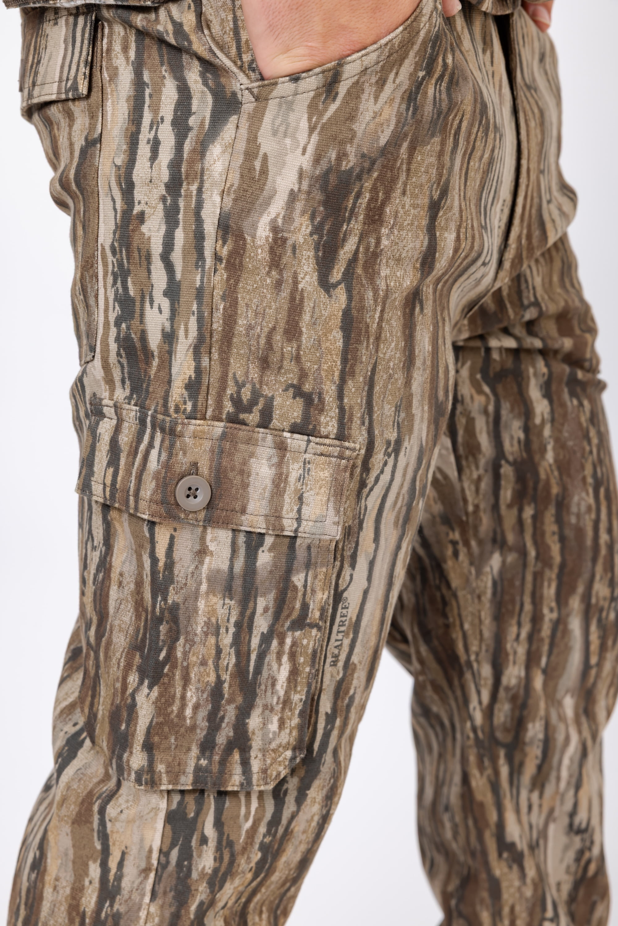 Realtree Men’s 6-Pocket Cargo Camo Hunting Pants , Regular Fit, Straight Leg, Camo Pants for Outdoor, Hiking Wear | S-4X