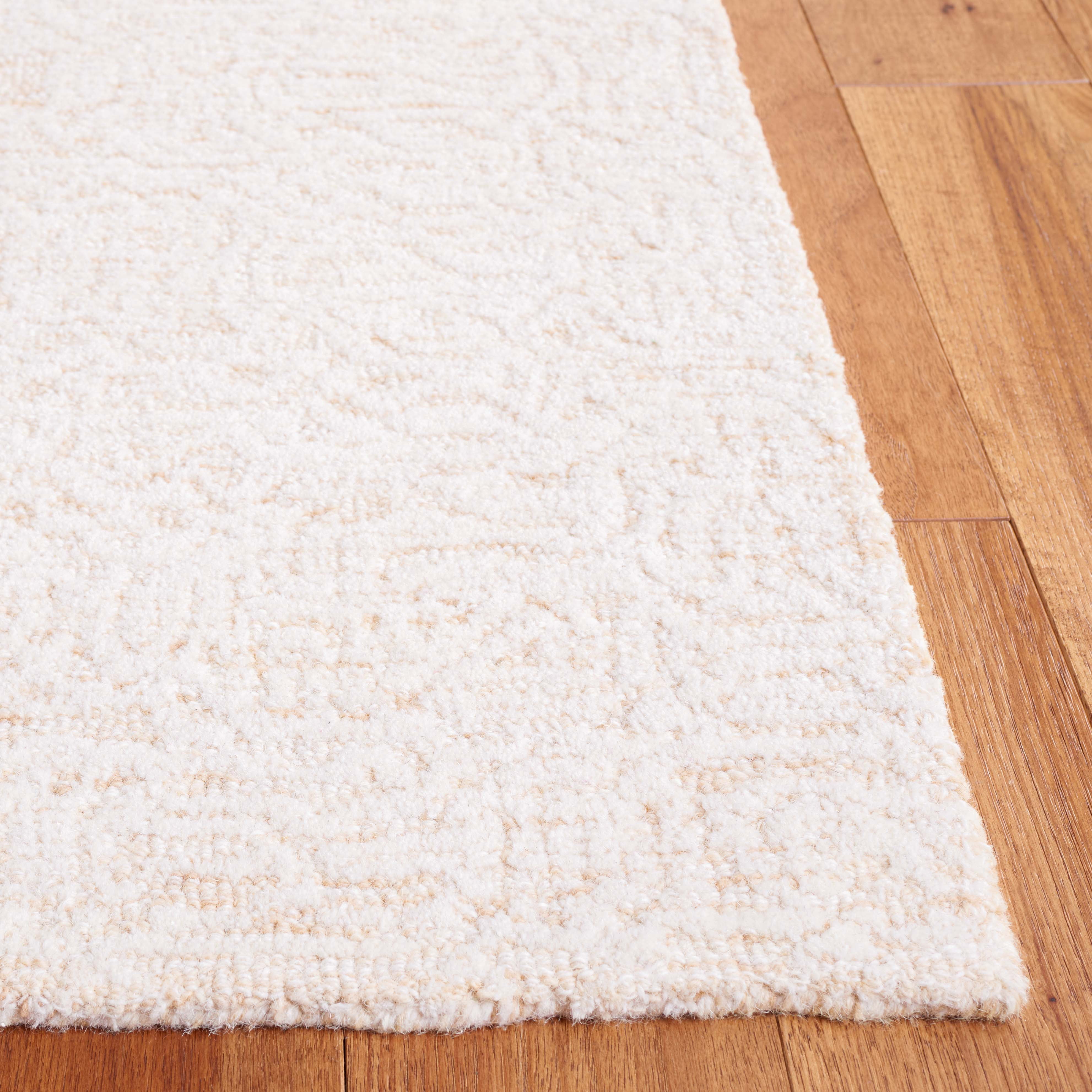 SAFAVIEH Ebony Abner Classic Area Rug, Gold/Ivory, 6' x 6' Square
