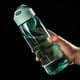 thumbnail image 4 of Botella de agua deportiva de 550 ml con asa de transporte y rejillas mezcladoras integradas, a prueba de fugas, ideal para gimnasio, fitness, viajes, hervidor de plástico., 4 of 6