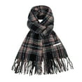 thumbnail image 4 of Bufanda de invierno cálida para mujer, tipo chal grande, ideal para clima frío. Bufanda larga de punto grueso a cuadros en negro y rosa. Manta tipo bufanda con flecos, suave y ligera, unisex., 4 of 4